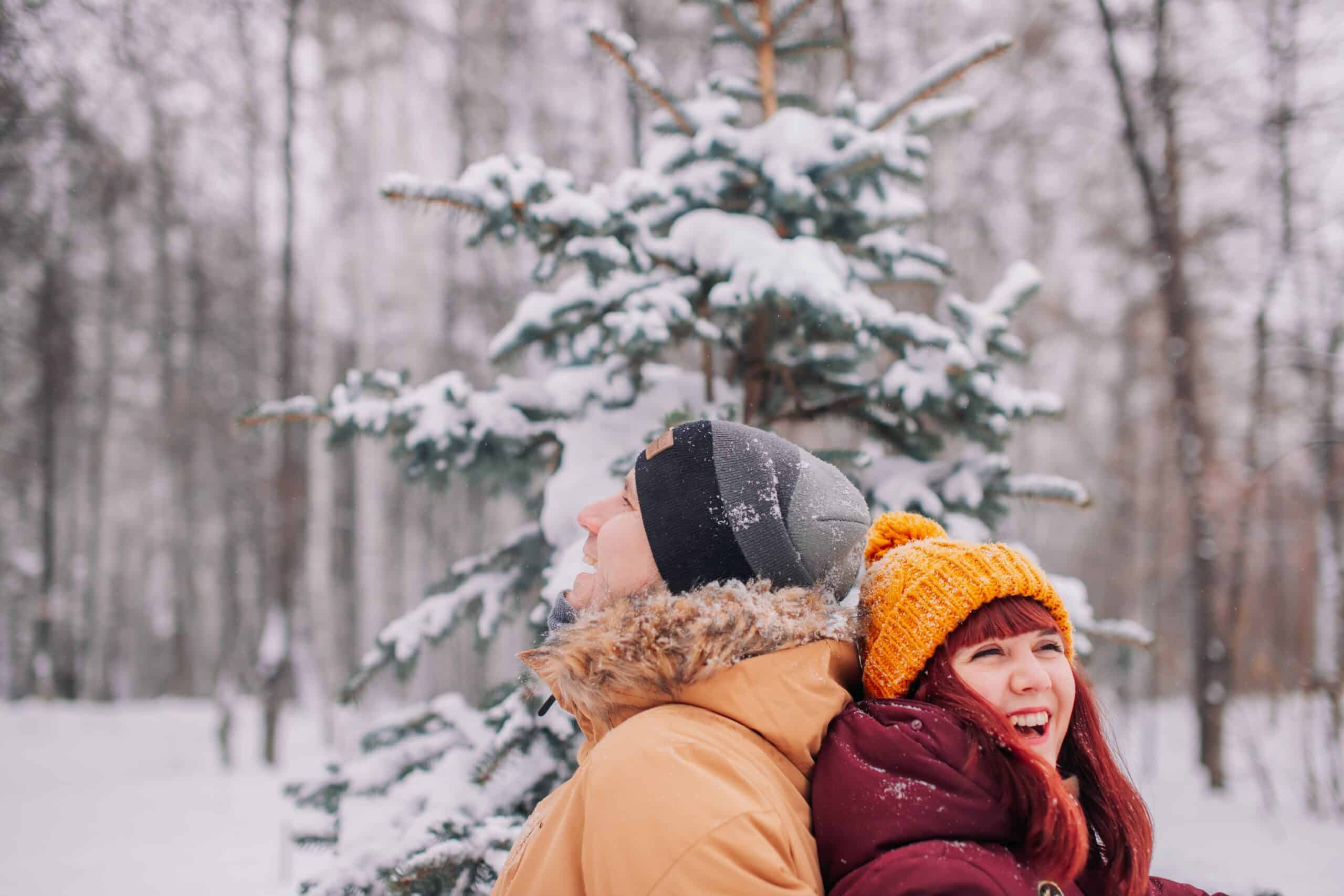 Man vrouw sneeuw