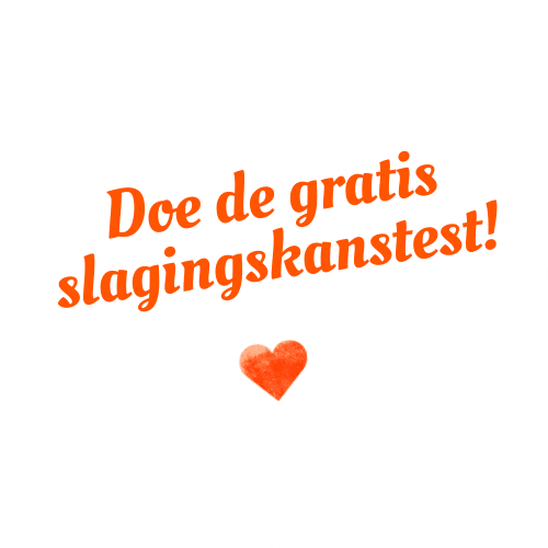Oranje tekst in het Nederlands op een ronde witte cirkel luidt: "Doe de gratis slagingskanstest!" (Doe de gratis slagingspercentagetest!). Onder de tekst staat een rood hart, verwijzend naar de bijpassende diensten van ons relatiebureau.