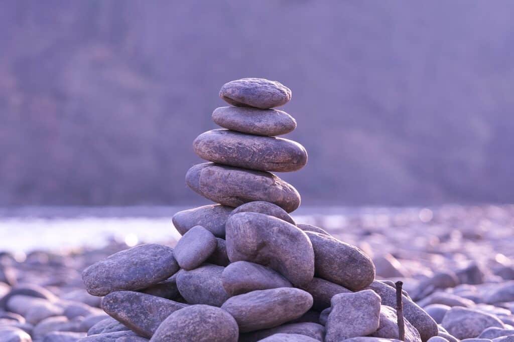 Relatie met een narcist: hoe herken je het en wat kun je doen 3 stones 7037638 1280