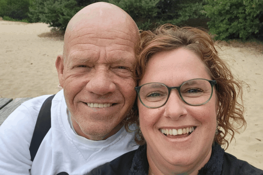 Succesverhaal PartnerSelect Arnoud & Karina - man vrouw samen bos